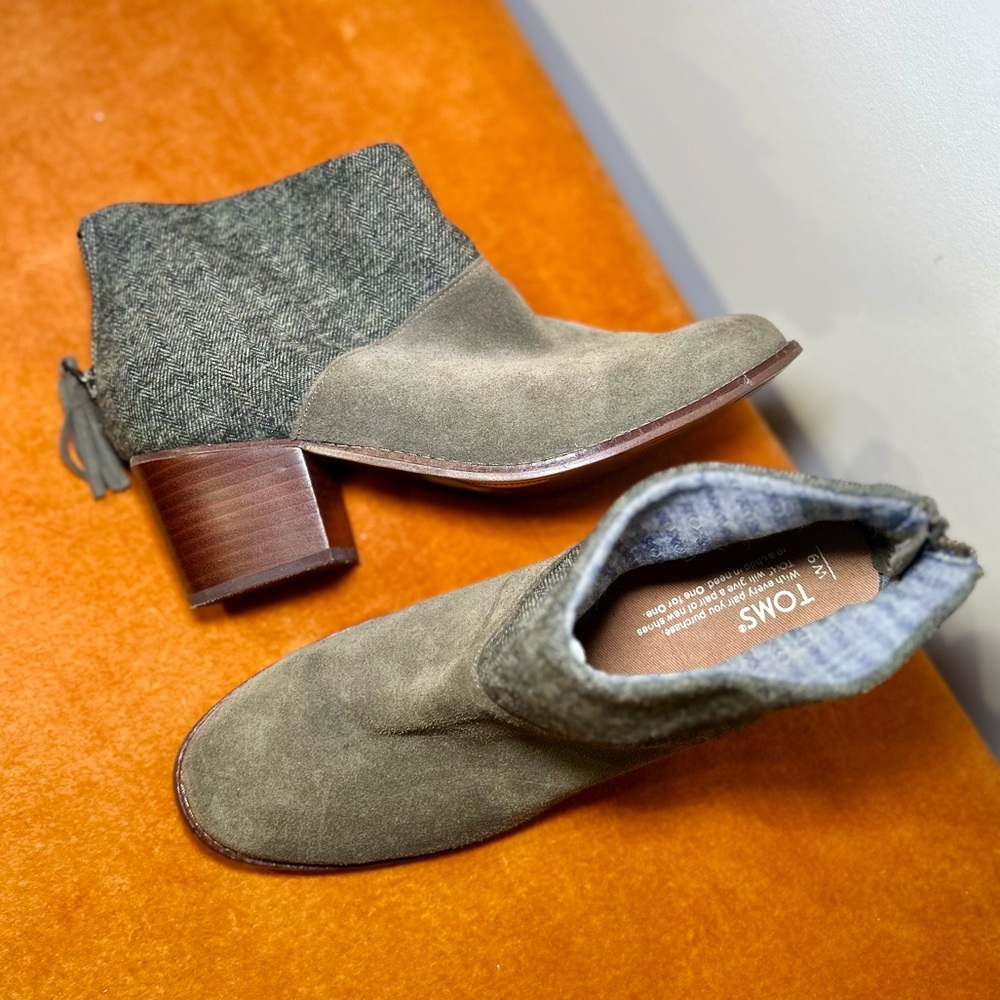 TOMS Leila Ankle Booties | Size 9 | Olive Gray Suede & Herringbone Heel Boots